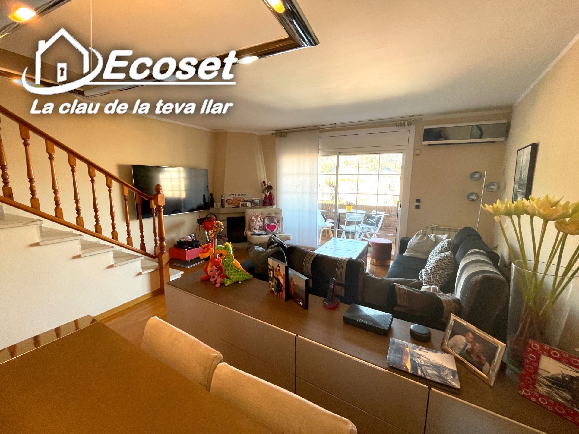 Sala de estar de Casa adosada en venta en Vallirana con Aire acondicionado, Calefacción y Jardín privado