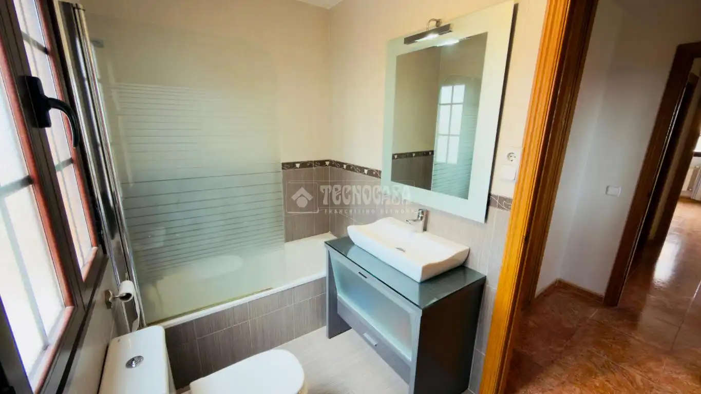Bathroom of Detached homes for sale in Alameda de la Sagra