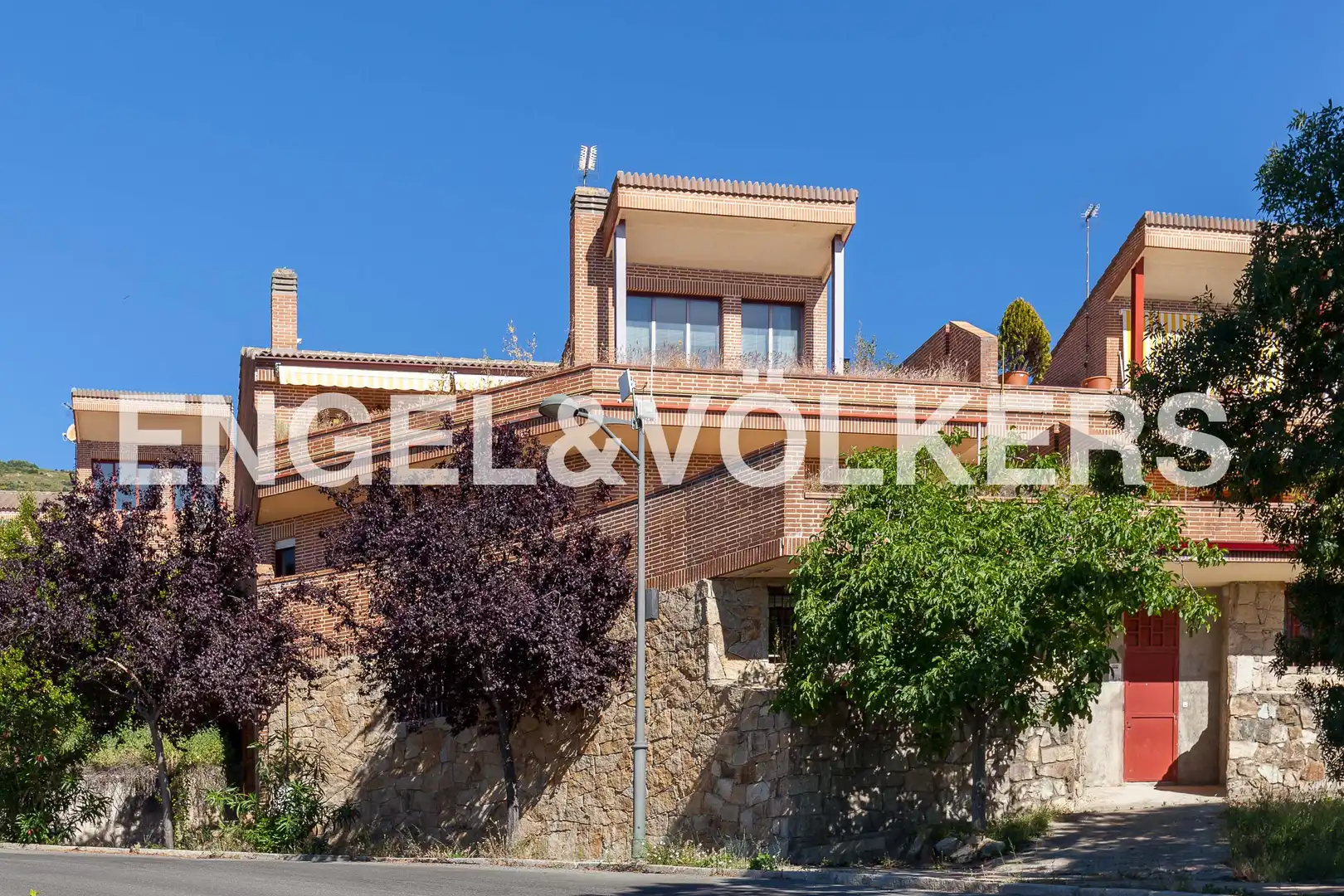Vista exterior de Casa o chalet en venta en San Lorenzo de El Escorial con Calefacción