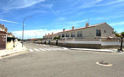 Vista exterior de Casa adosada en venda en Mont-roig del Camp amb Terrassa i Piscina