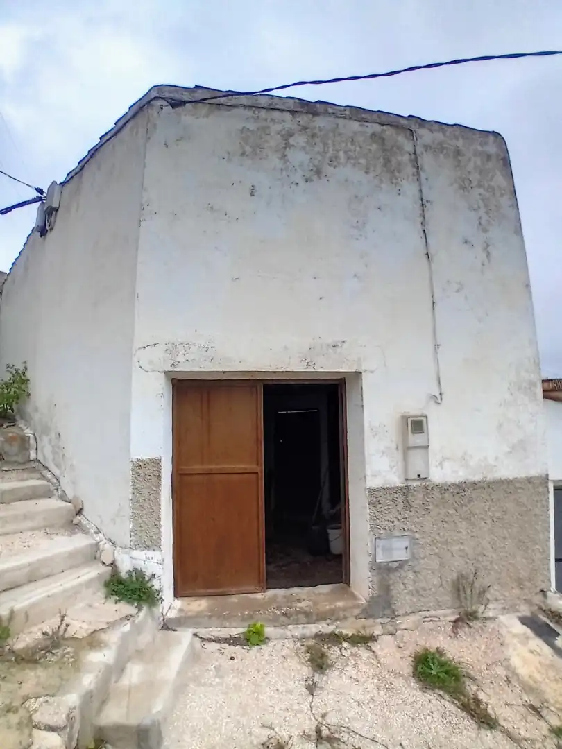 Storage room for sale in Yunquera