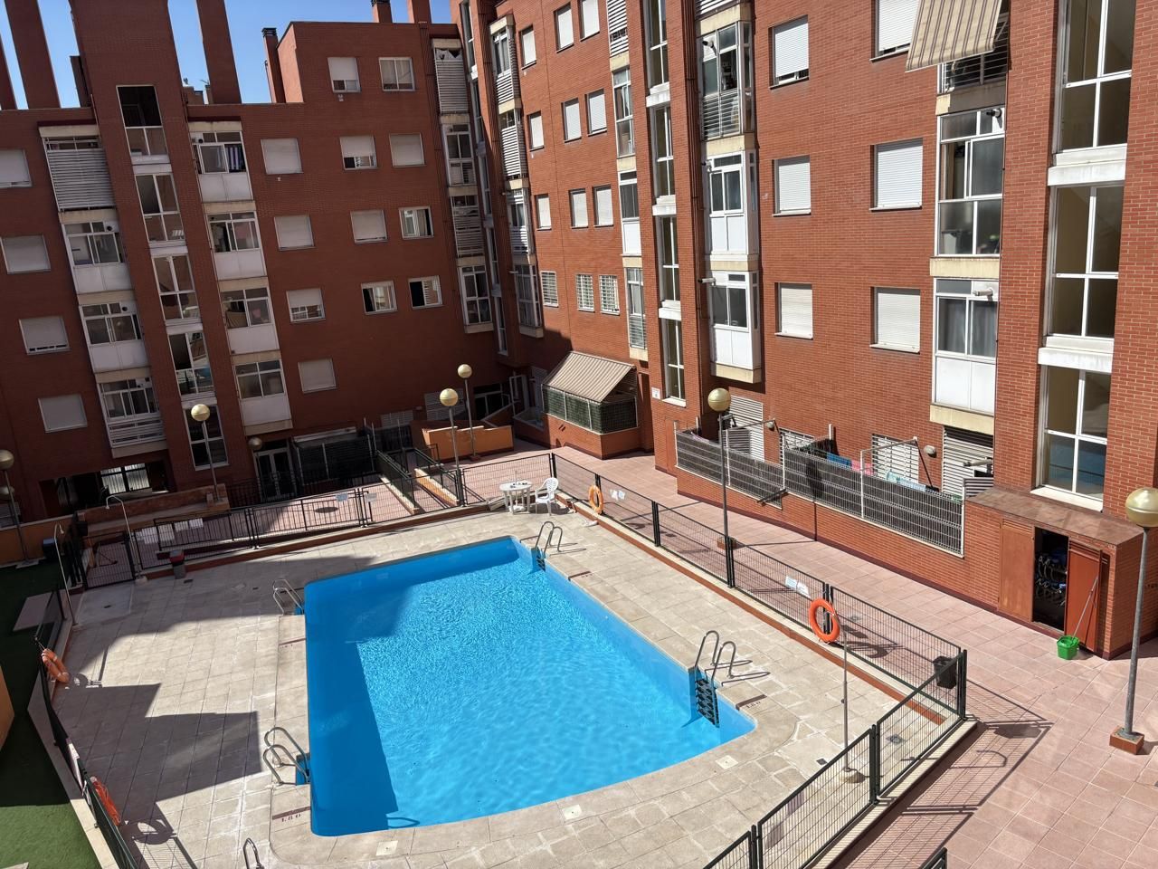 Swimming pool of Flat to rent in  Madrid Capital  with Air Conditioner, Heating and Parquet flooring