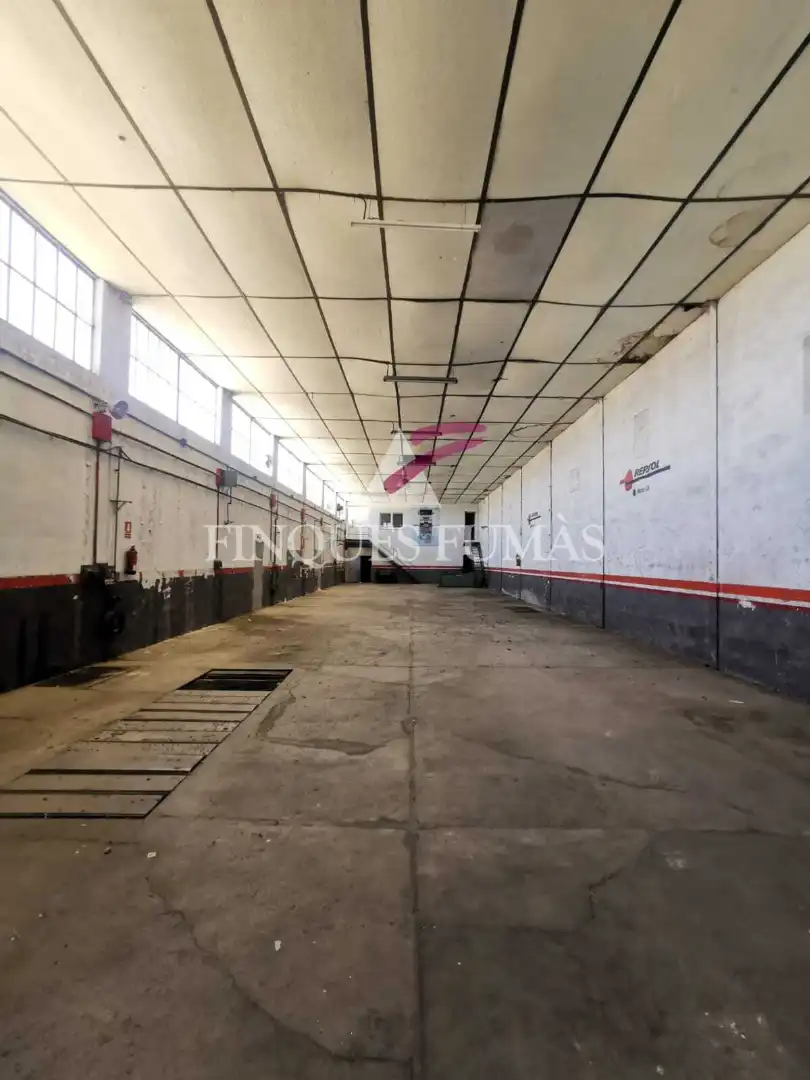Nau industrial de lloguer en Cervera