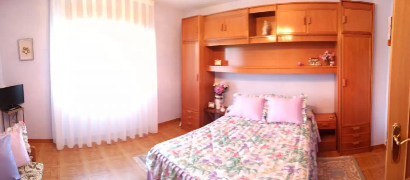 Dormitori de Casa o xalet en venda en Husillos  amb Terrassa