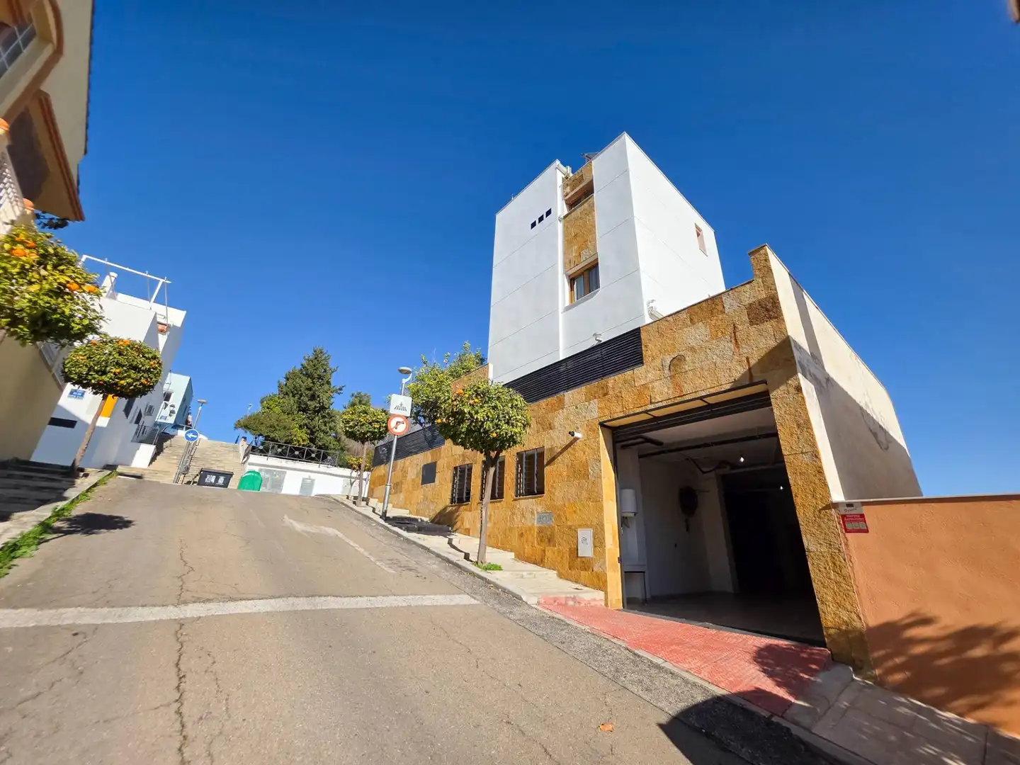 Vista exterior de Casa adosada en venta en Jaén con Aire acondicionado, Calefacción y Jardín privado