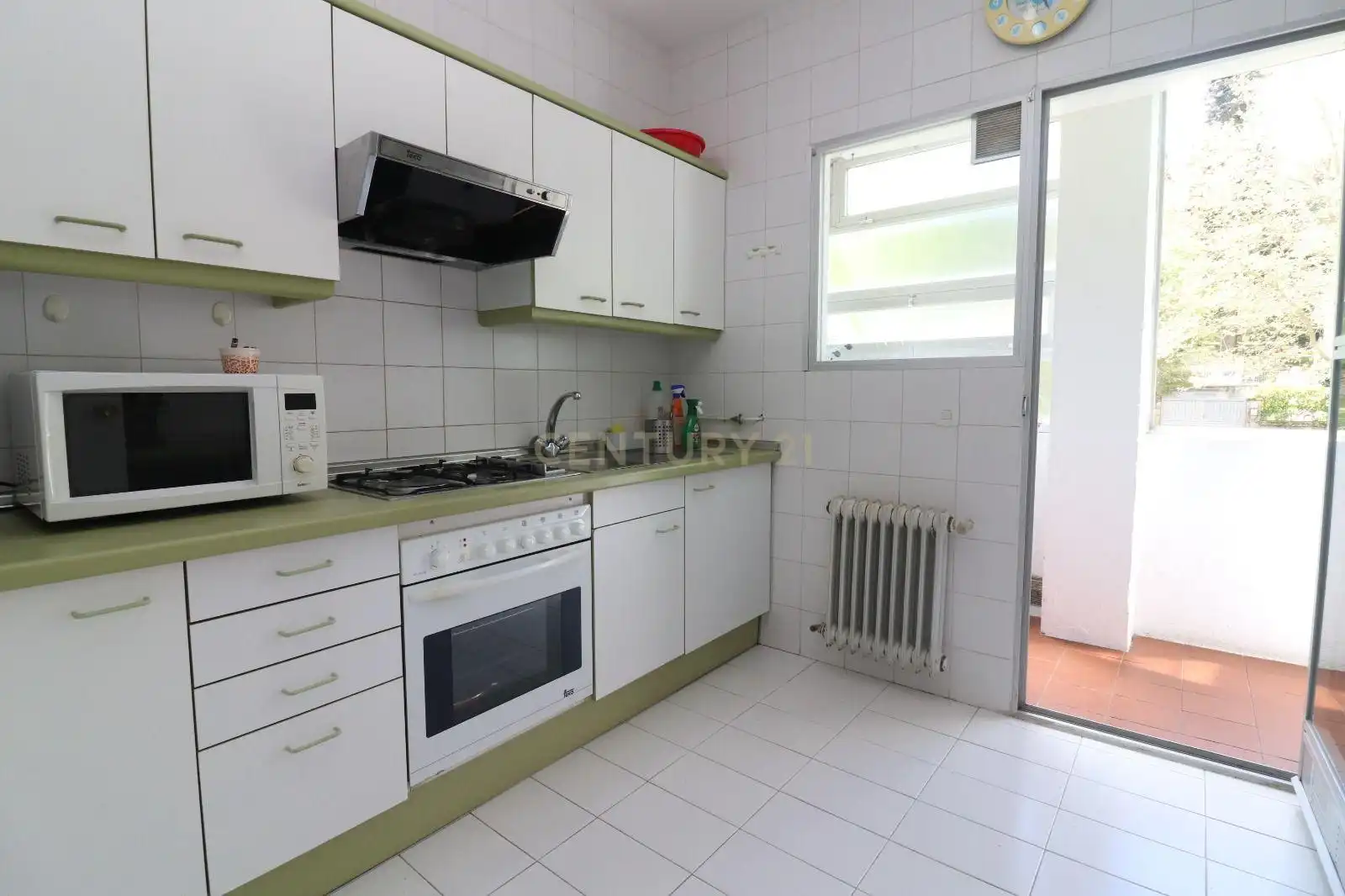 Cocina de Apartamento de alquiler en El Espinar con Trastero, Horno y Lavadora