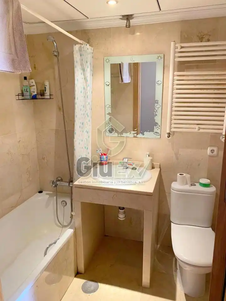 Bathroom of Flat for rent in Cáceres  with Air Conditioner, Heating and Terrace