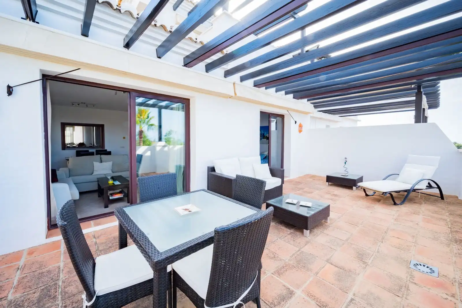 Terraza de Ático en venta en Marbella con Aire acondicionado, Internet y Piscina comunitaria