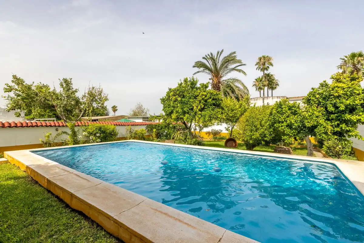 Schwimmbecken von Maisonette zum Verkauf in Bollullos de la Mitación mit Heizung, Privatgarten und Abstellraum