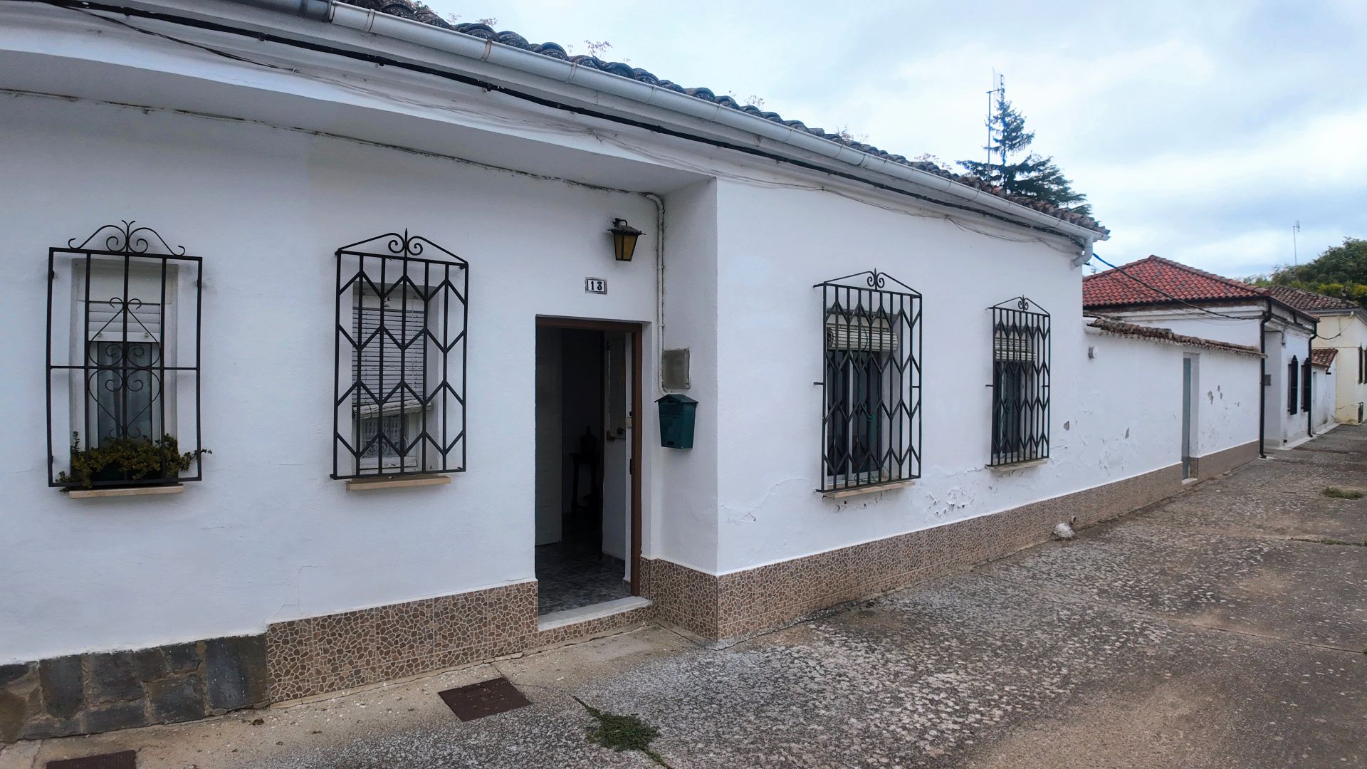 Vista exterior de Casa adosada en venda en Alar del Rey amb Moblat