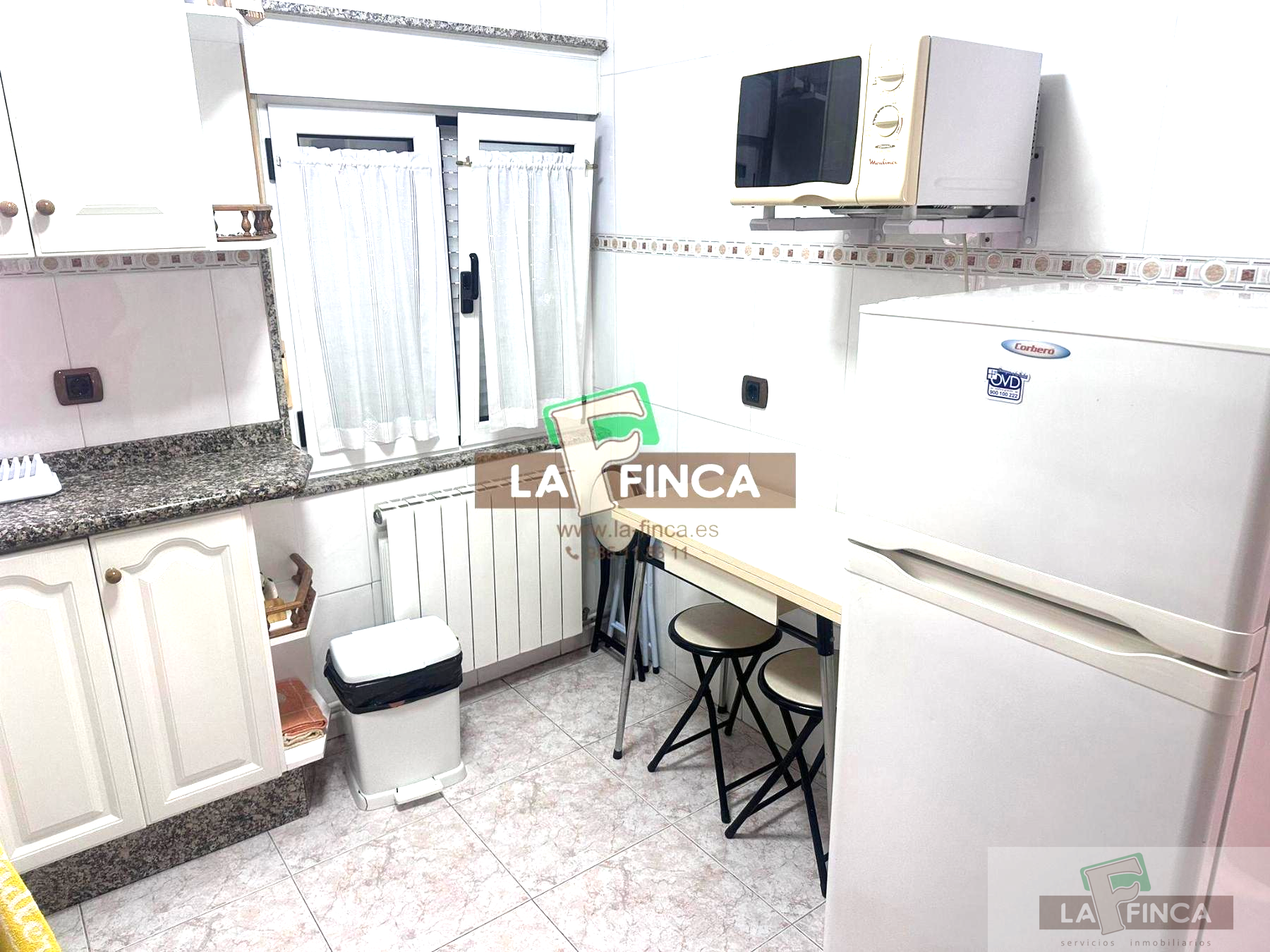 Kitchen of Flat for sale in Oviedo   with Heating and Furnished