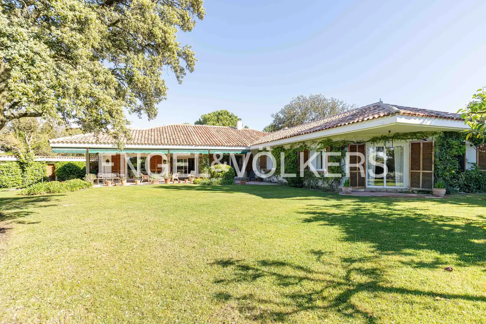 Exterior view of Houses for sale in Boadilla del Monte  with Heating, Private garden and Storage room