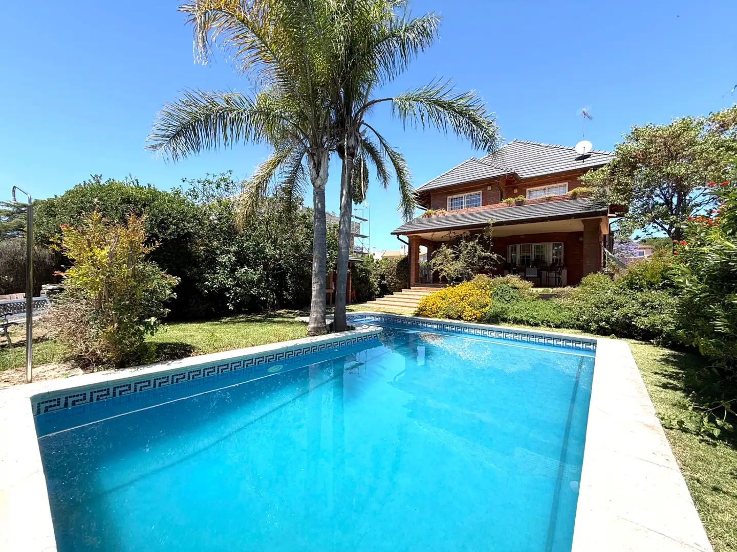 Detached house with pool for sale in Carrer de Josep Clarà, imagen 4