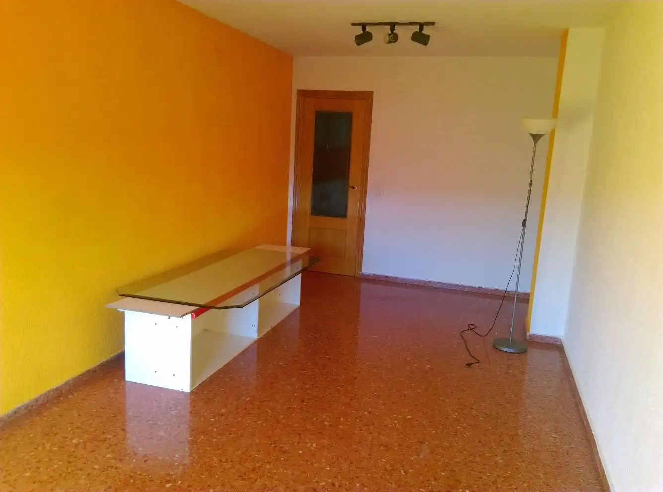 Sala d'estar de Pis de lloguer en Valencia amb Forn, Rentadora i Balcó