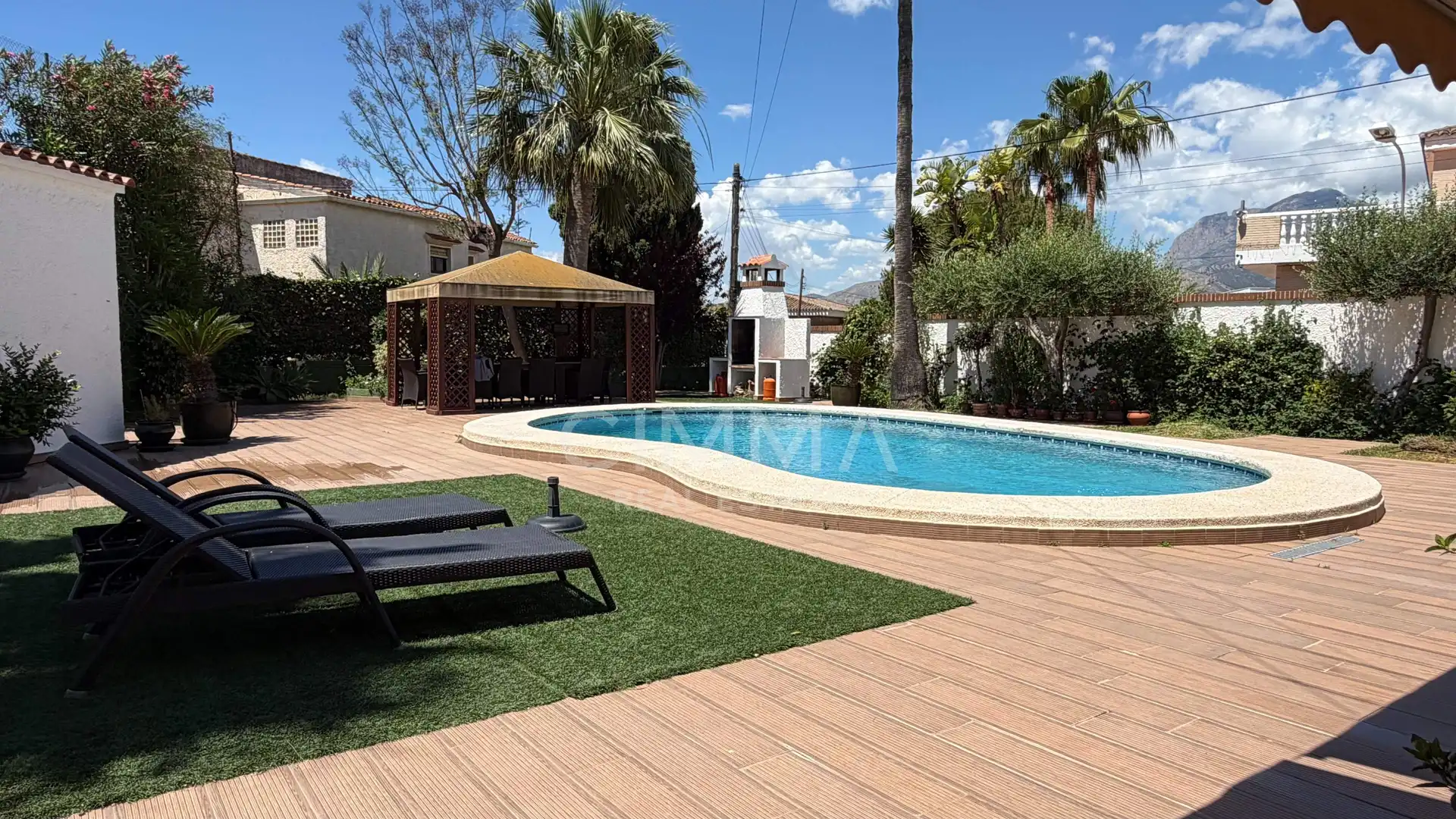 Piscina de Casa o chalet en venta en Benidorm con Aire acondicionado, Calefacción y Jardín privado