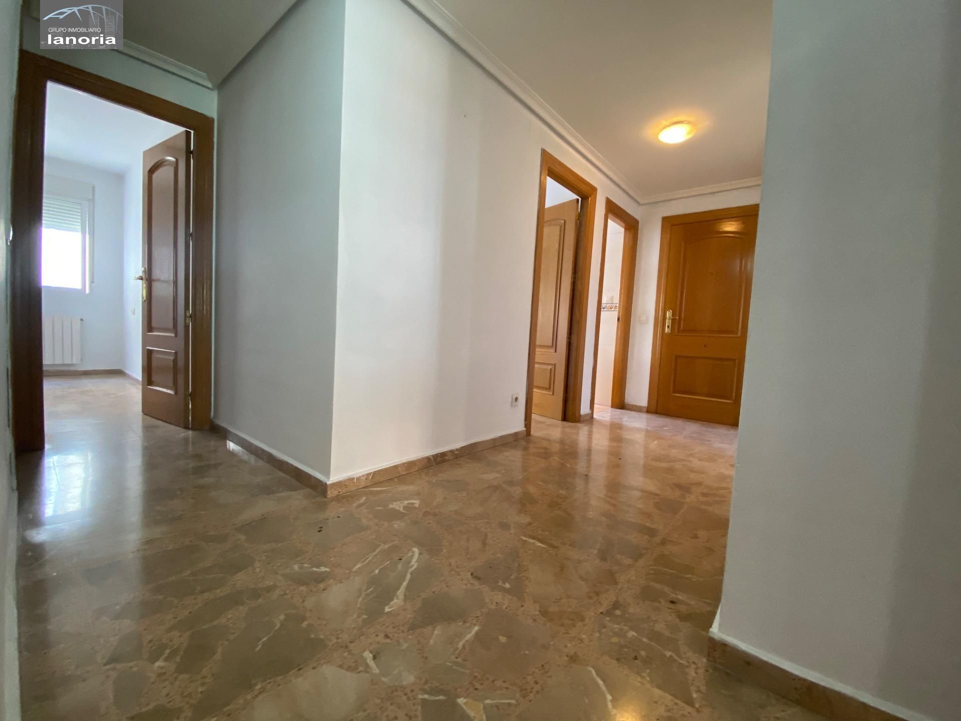 Pis en venda en  Albacete Capital amb Calefacció, Moblat i Balcó