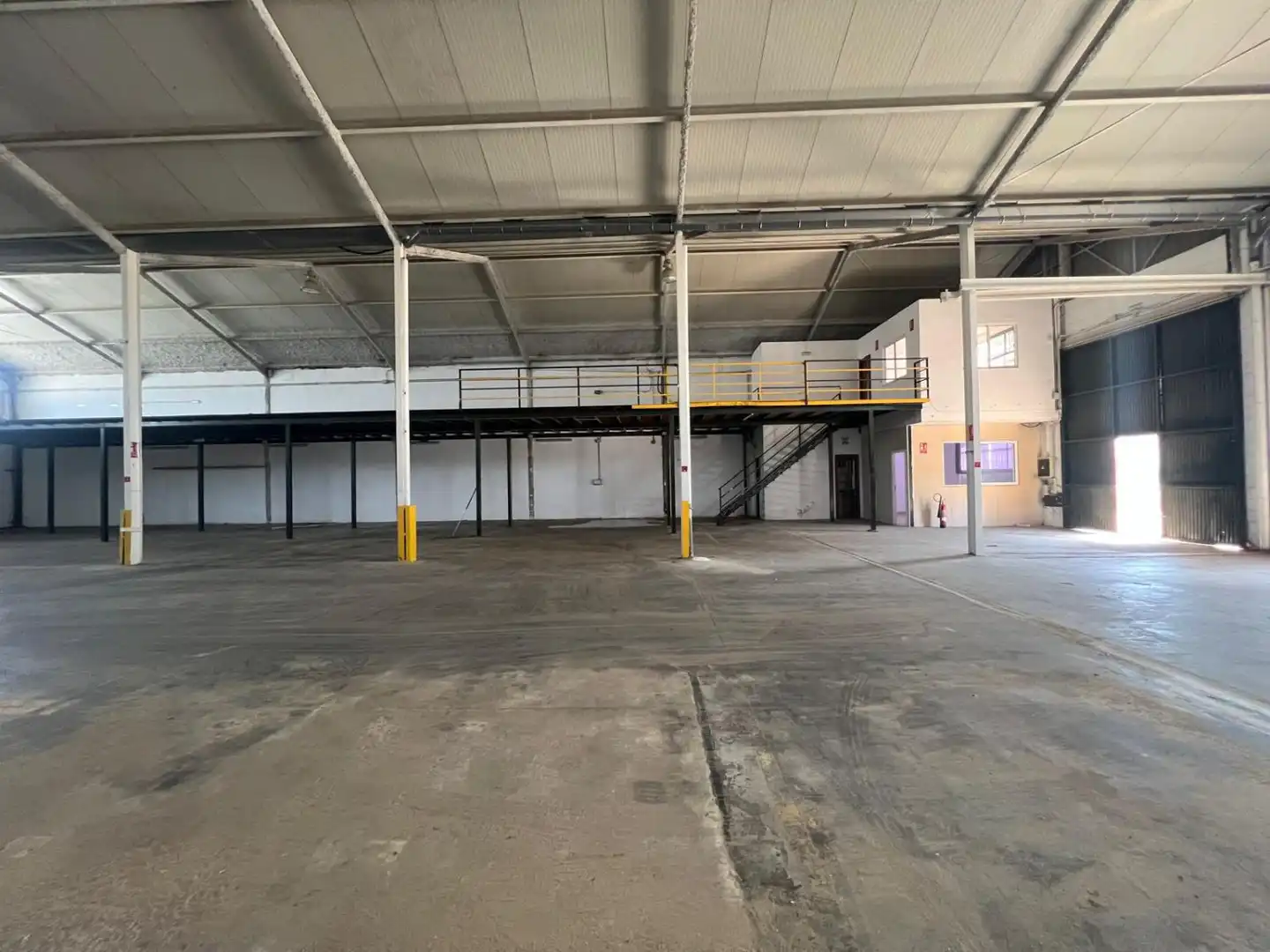 Nave industrial en venta en Utrera