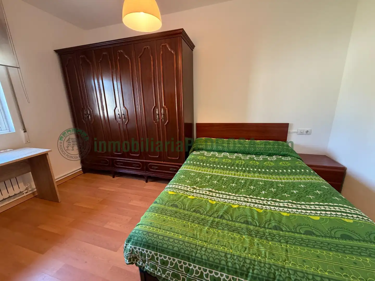 Habitación de Piso de alquiler en Pontevedra Capital  con Calefacción, Amueblado y Balcón