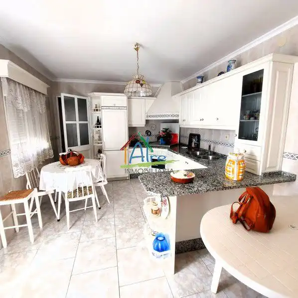 Cocina de Casa adosada en venta en Cala con Terraza, Trastero y Amueblado