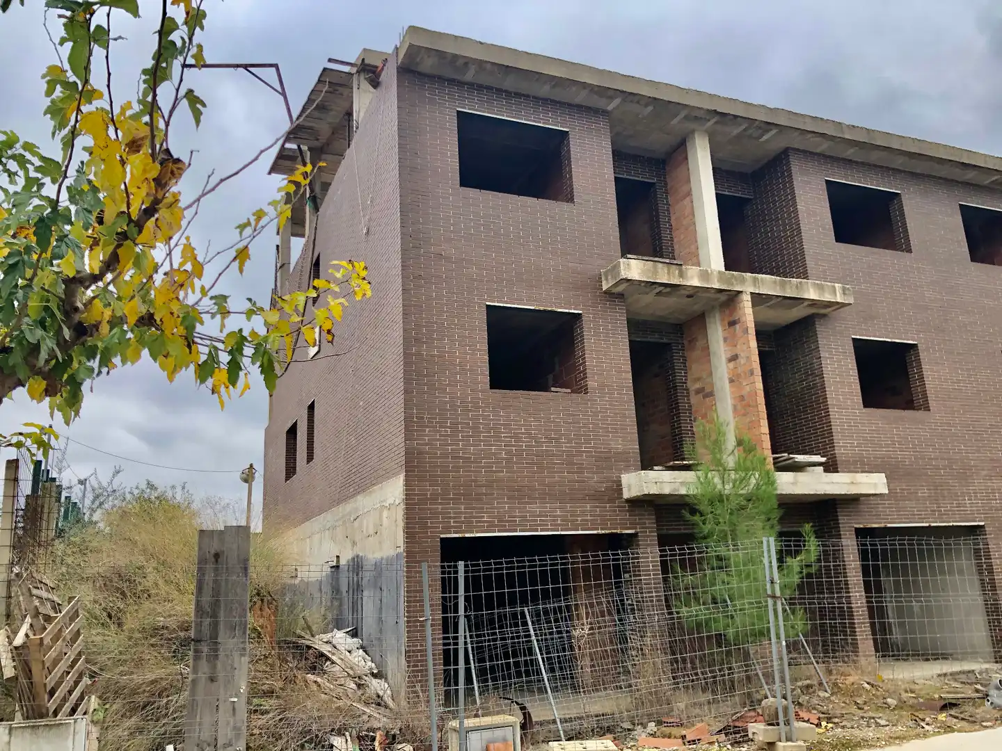 Vista exterior de Casa adosada en venda en Ascó amb Jardí privat, Terrassa i Balcó