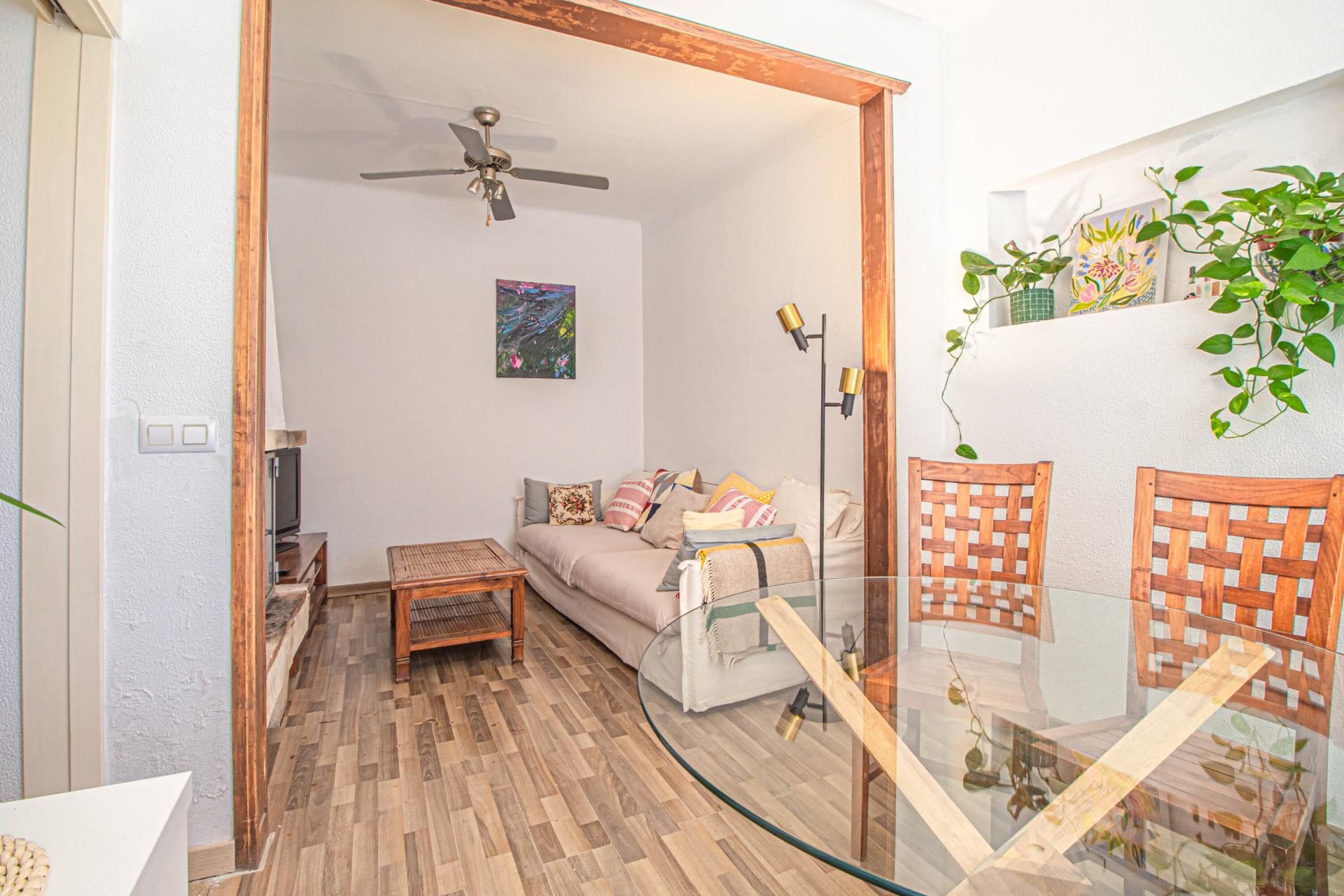 Wohnzimmer von Einfamilien-Reihenhaus zum Verkauf in Figueres mit Heizung, Terrasse und Ofen