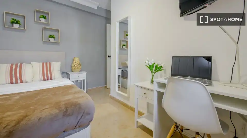 Bedroom of Flat for rent in Madrid  with Air Conditioner, Heating and Furnished
