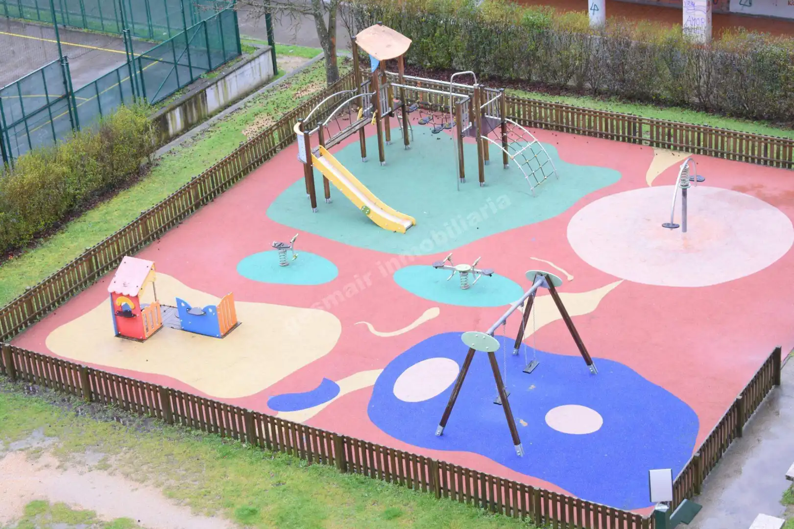 Vista exterior de Apartamento en venta en Pontevedra Capital  con Calefacción, Parquet y Trastero