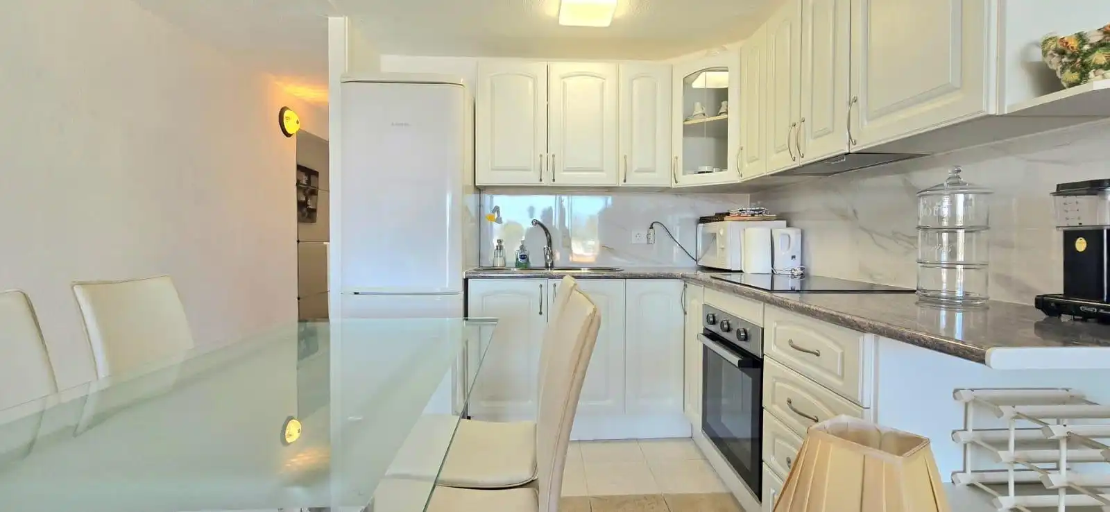 Cocina de Apartamento de alquiler en San Bartolomé de Tirajana con Amueblado, Balcón y Piscina comunitaria