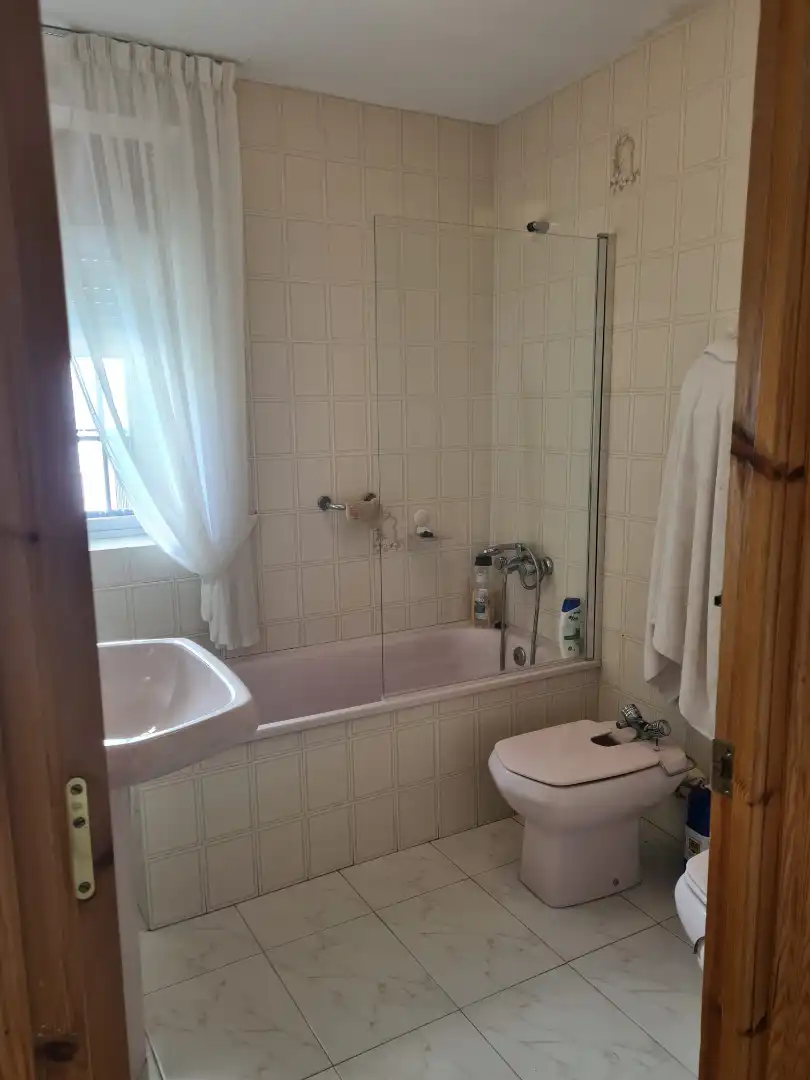 Baño de Casa adosada en venta en Alpujarra de la Sierra con Aire acondicionado, Calefacción y Terraza