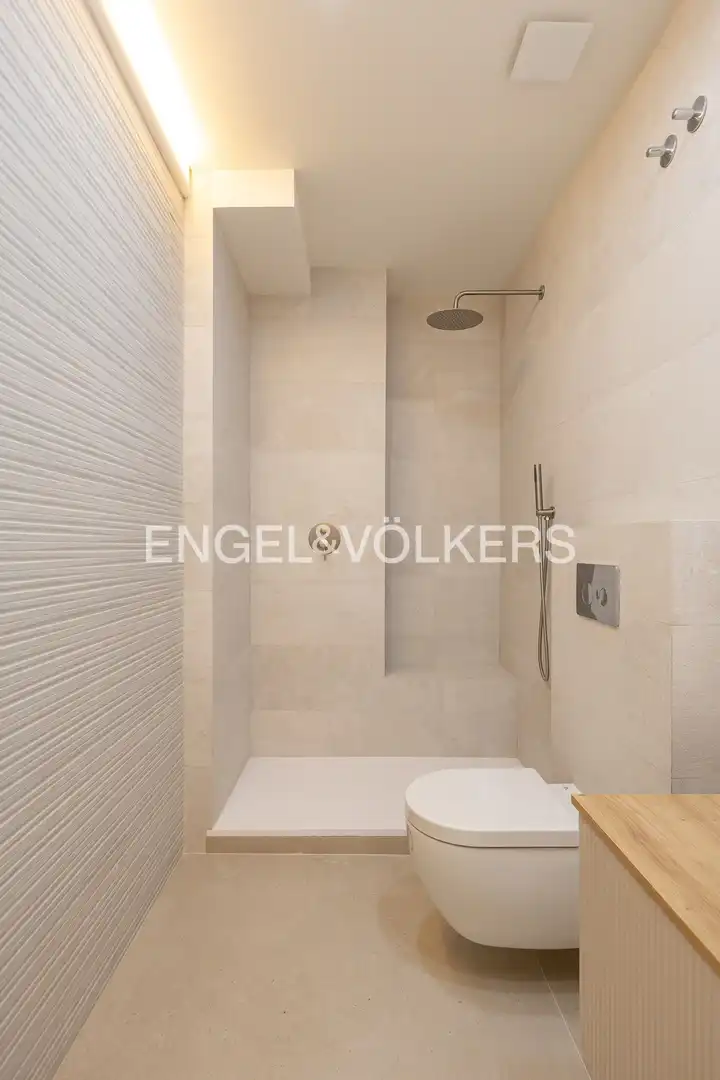 Badezimmer von Wohnung zum Verkauf in Madrid mit Klimaanlage, Heizung und Balkon