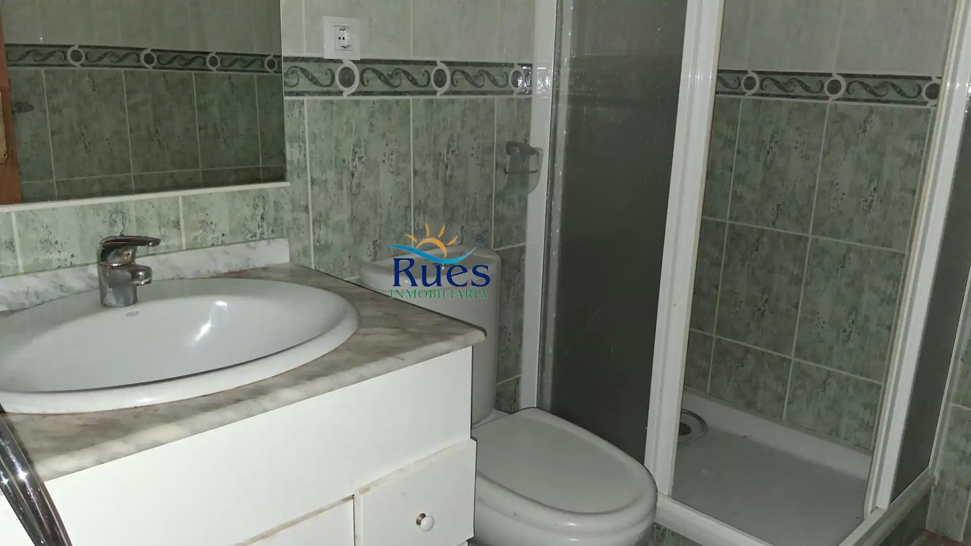 Baño de Piso en venta en Oropesa del Mar / Orpesa con Terraza y Balcón