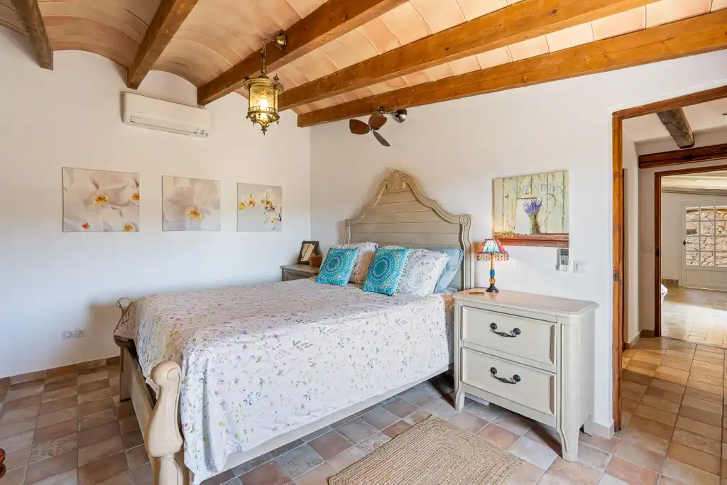 Dormitori de Finca rústica en venda en Puigpunyent amb Aire condicionat, Calefacció i Jardí privat