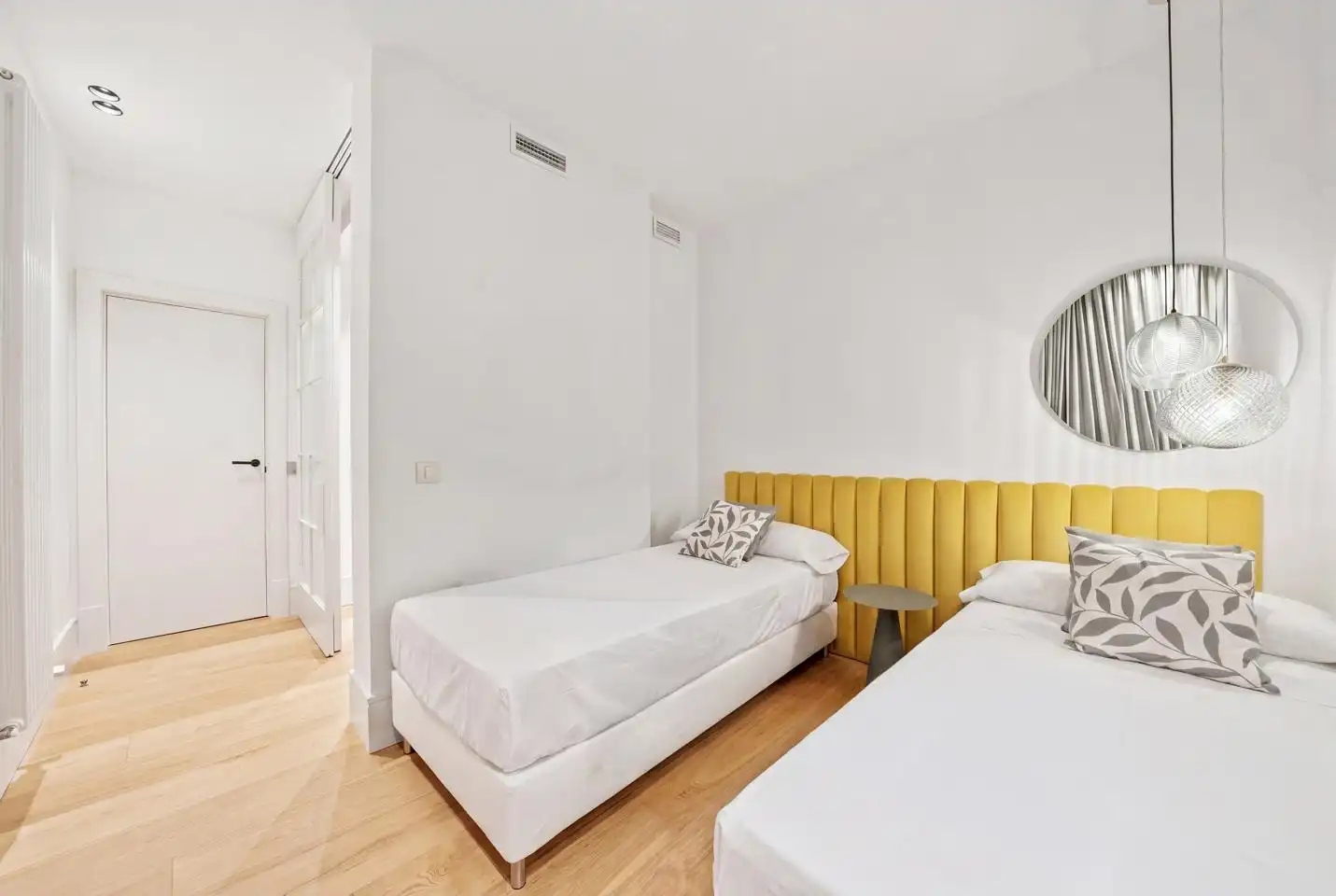 Schlafzimmer von Wohnung zur Miete in Madrid mit Klimaanlage, Heizung und Möbliert