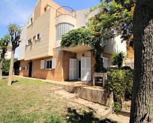 Vista exterior de Casa o xalet en venda en El Campello amb Aire condicionat, Terrassa i Piscina