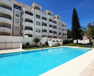 Swimming pool of Apartment for sale in Benalmádena