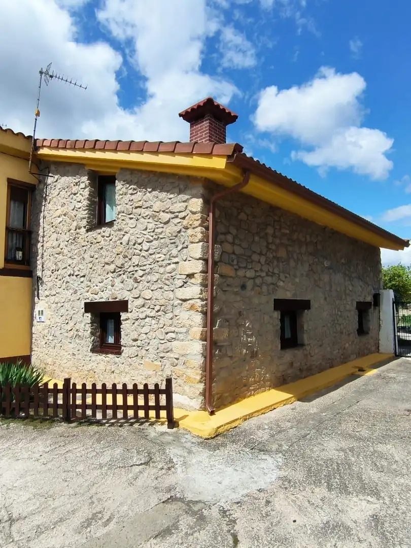 Vista exterior de Finca rústica en venta en Medina de Pomar con Calefacción, Jardín privado y Amueblado