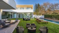 Terrassa de Casa o xalet en venda en  Madrid Capital amb Calefacció, Jardí privat i Piscina