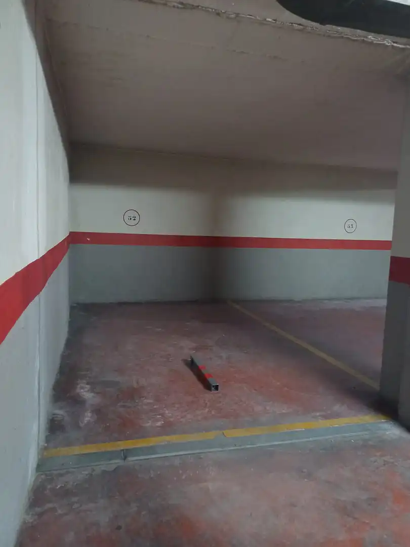 Aparcament amb ascensor en venda a Calle Principado de Asturias
