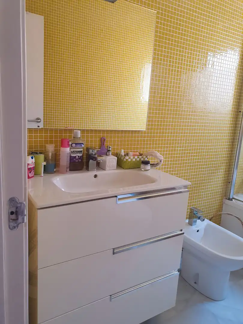 Baño de Casa adosada de alquiler en Roquetas de Mar con Aire acondicionado, Calefacción y Parquet