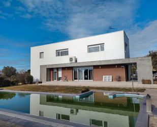 Vista exterior de Casa o xalet en venda en  Huesca Capital amb Aire condicionat i Piscina