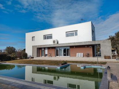 Vista exterior de Casa o xalet en venda en  Huesca Capital amb Aire condicionat, Jardí privat i Traster