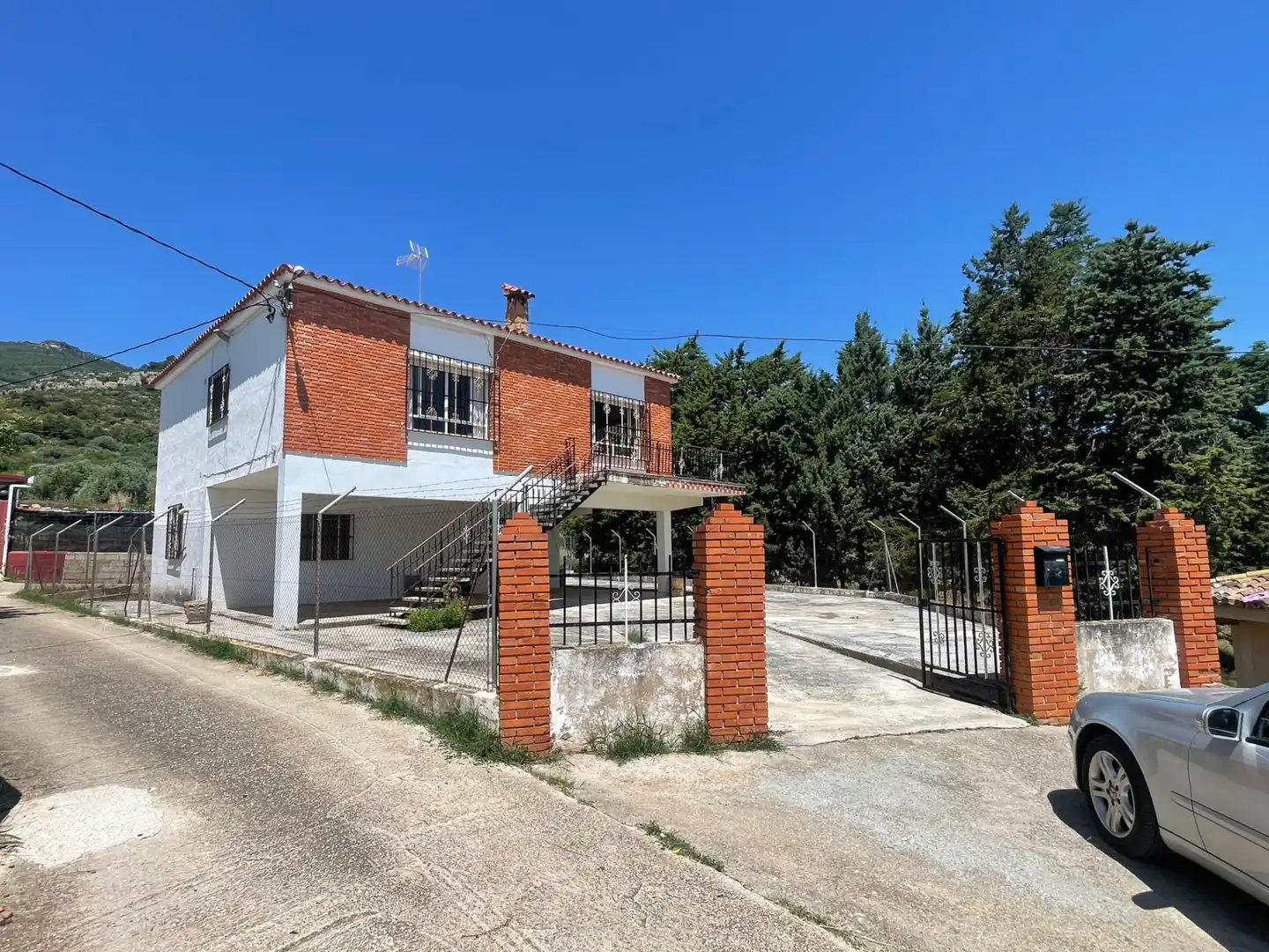 Vista exterior de Casa o chalet en venta en Chera con Terraza y Balcón