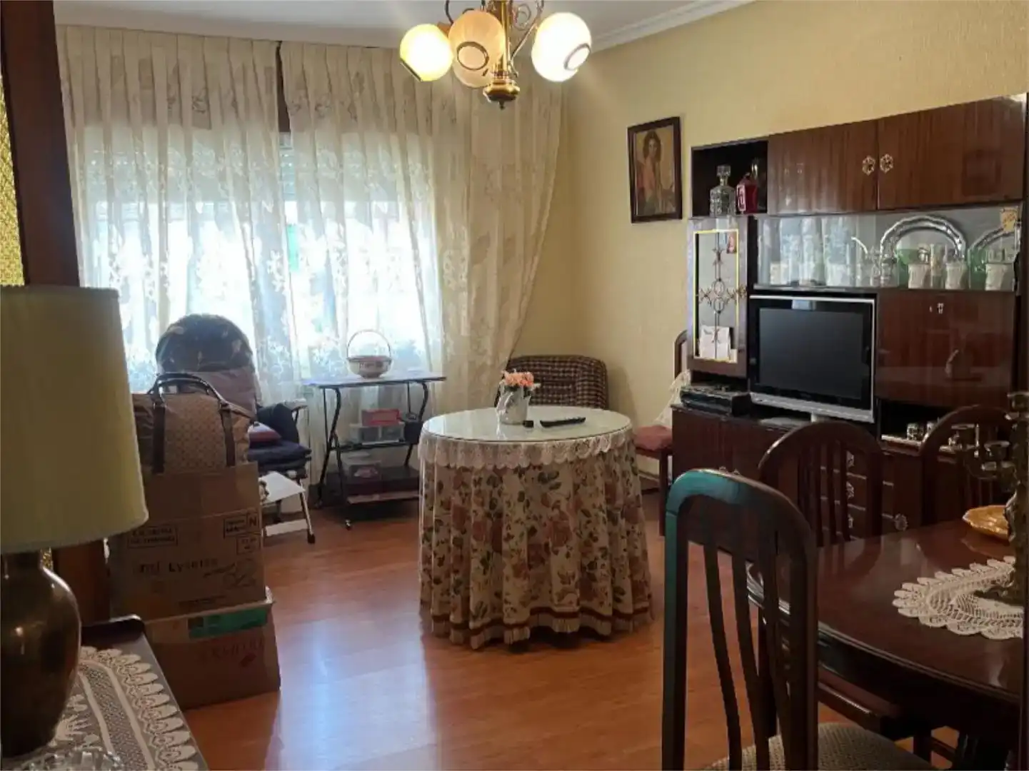 Sala d'estar de Casa adosada en venda en Alaejos amb Parquet, Traster i Moblat