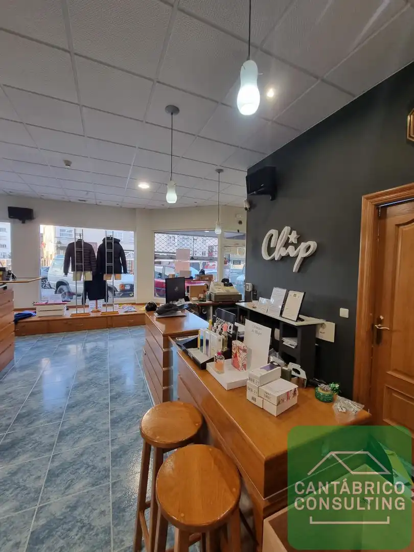 Local en venta en El Franco 