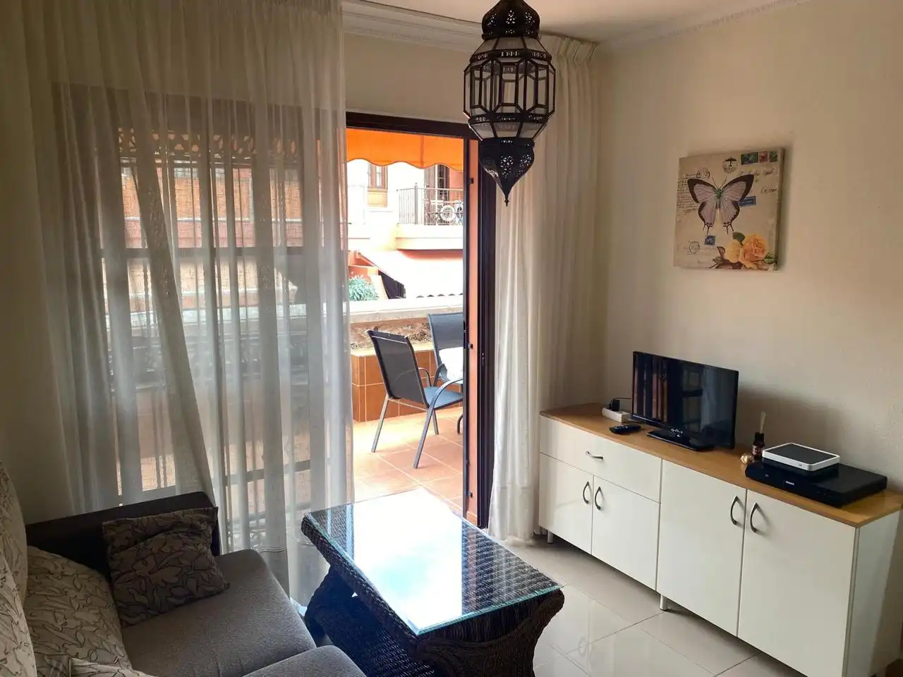 Sala de estar de Apartamento en venta en Arona con Terraza, Amueblado y Piscina comunitaria