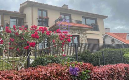 Vista exterior de Casa o xalet de lloguer en A Coruña Capital  amb Terrassa i Traster