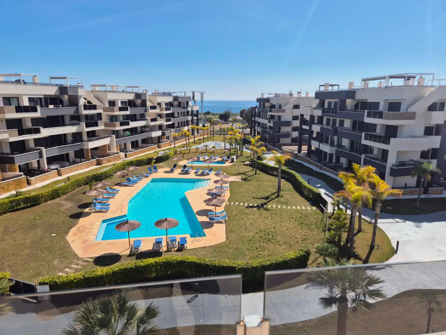 Vista exterior de Àtic en venda en Orihuela amb Aire condicionat, Terrassa i Moblat