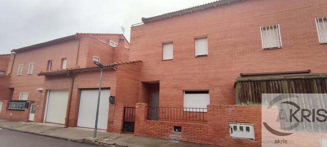 Casa adosada en Venta en Chozas de Canales