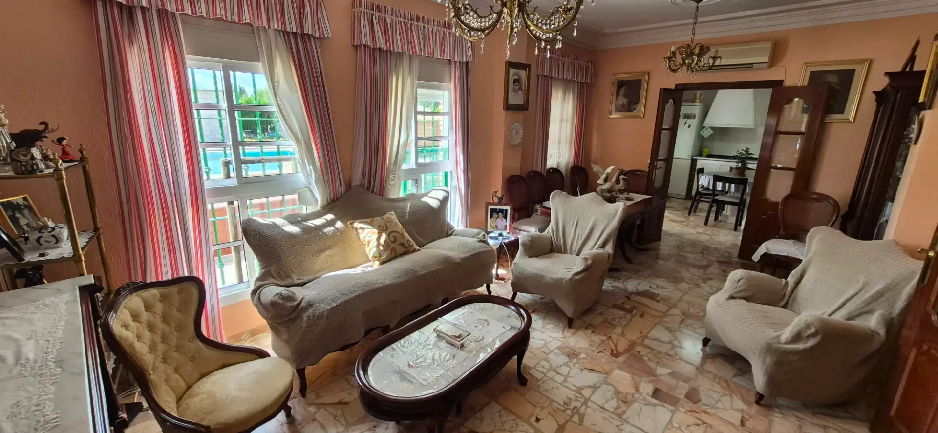 Sala de estar de Casa o chalet en venta en Carmona con Aire acondicionado, Calefacción y Jardín privado