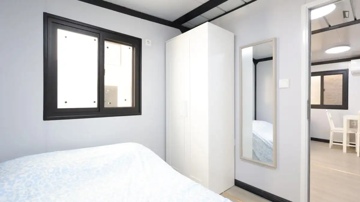 Habitación de Apartamento de alquiler en Madrid con Aire acondicionado, Calefacción y Amueblado